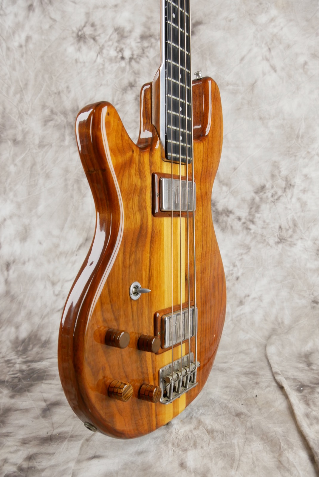 Kramer_Bass_450_B_walnut_left_hand - 09.jpg